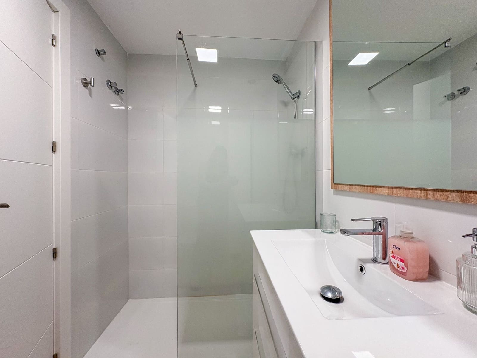 2 soveværelse Penthouse til leje i Torrevieja med swimmingpool - € 875 (Ref: 9618907)