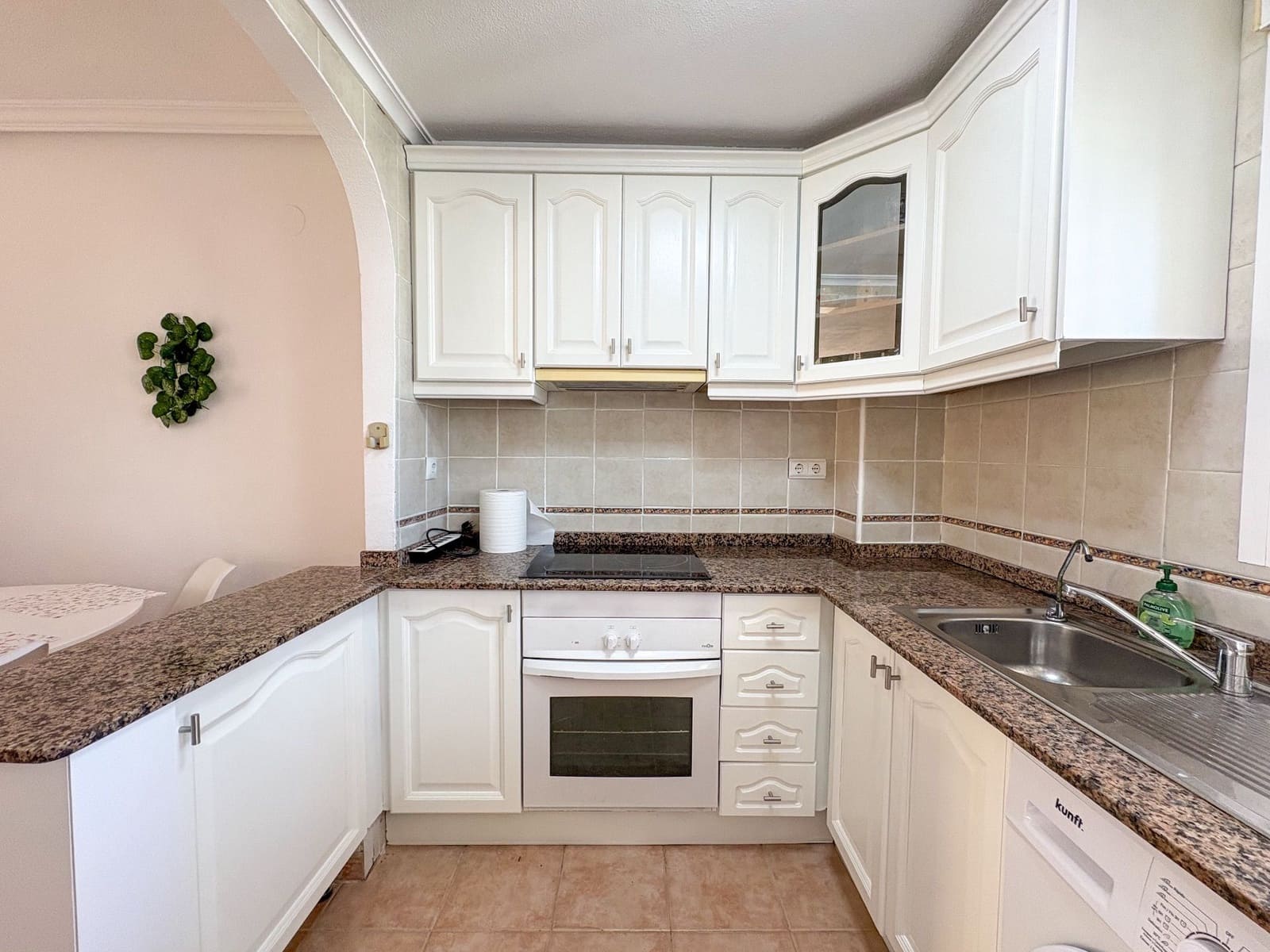 2 soveværelse Penthouse til leje i Torrevieja med swimmingpool - € 875 (Ref: 9618907)