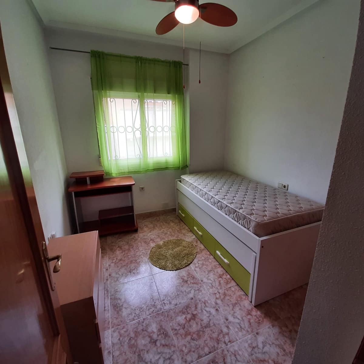 2 sovrum Villa att hyra i Orihuela Costa med pool garage - 800 € (Ref: 9627170)