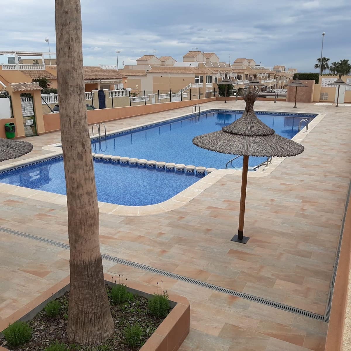 2 sovrum Villa att hyra i Orihuela Costa med pool garage - 800 € (Ref: 9627170)
