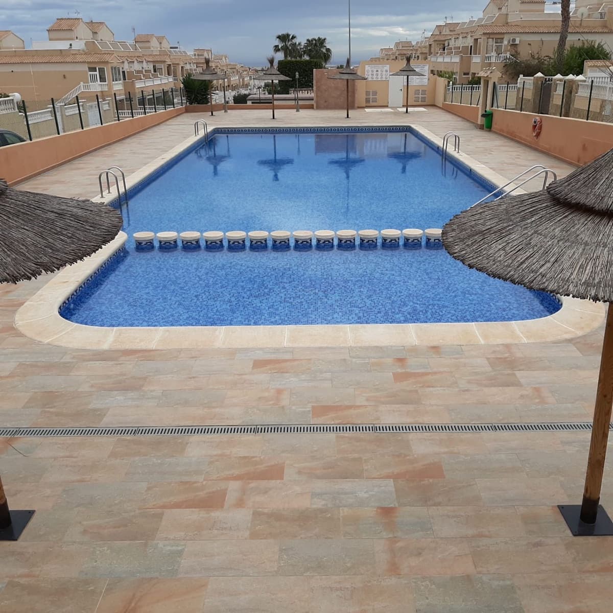 2 sovrum Villa att hyra i Orihuela Costa med pool garage - 800 € (Ref: 9627170)