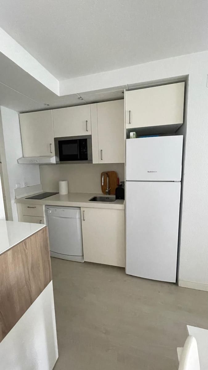 2 bedroom Flat for rent in Torrevieja with pool - € 750 (Ref: 9627171)