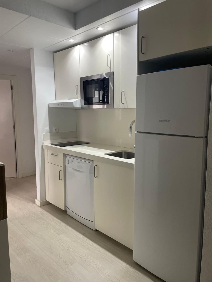 2 bedroom Flat for rent in Torrevieja with pool - € 750 (Ref: 9627171)