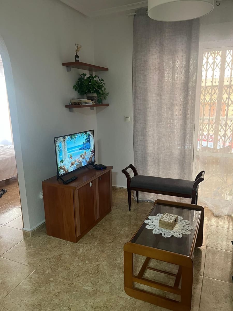 2 slaapkamer Flat te huur in Torrevieja - € 750 (Ref: 9636413)