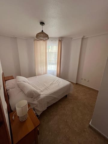 2 slaapkamer Flat te huur in Torrevieja - € 750 (Ref: 9636413)