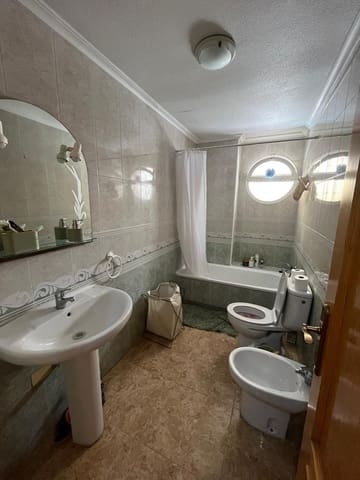 2 slaapkamer Flat te huur in Torrevieja - € 750 (Ref: 9636413)