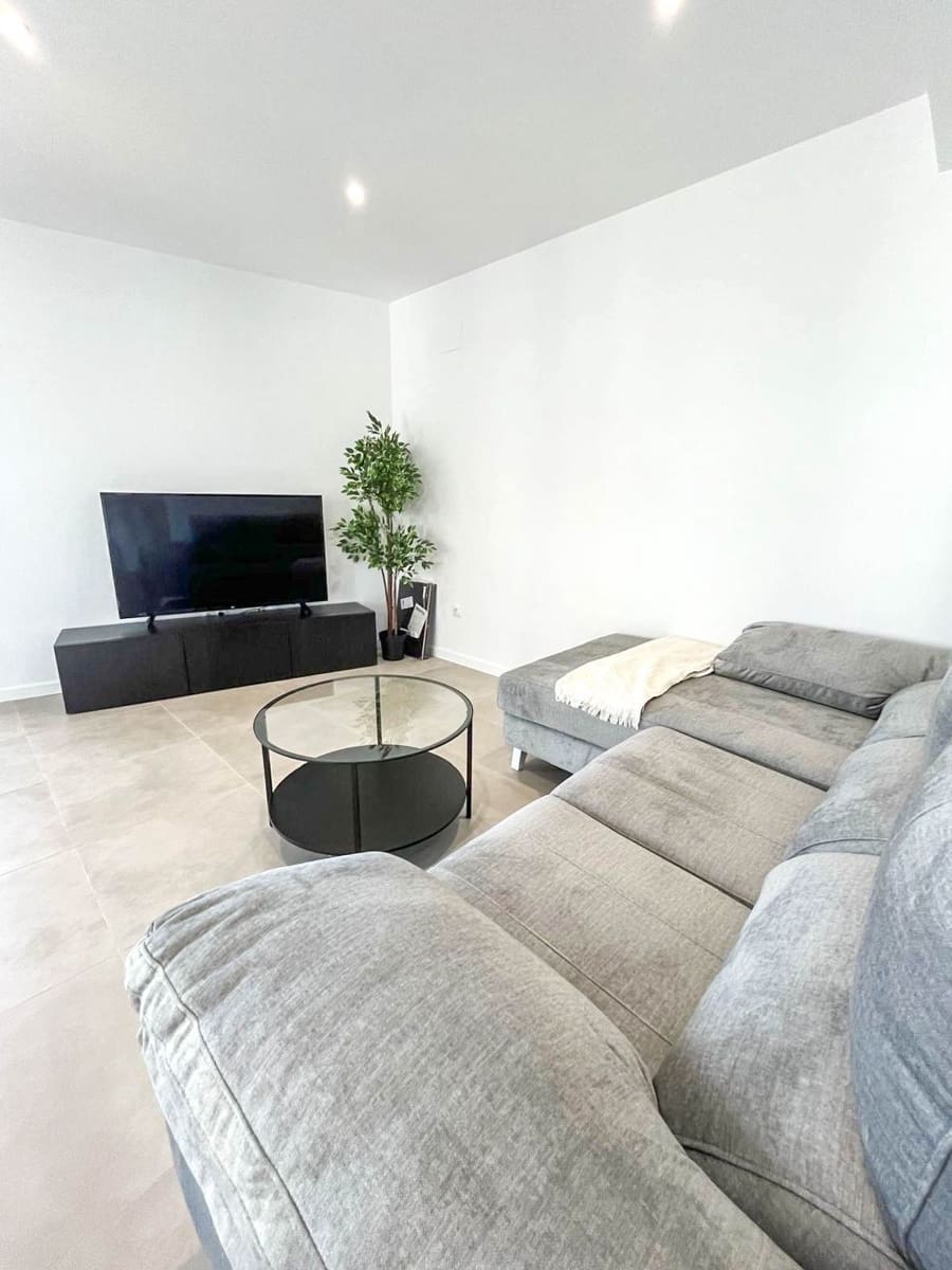 3 soverom Leilighet til leie i Dehesa de Campoamor med svømmebasseng garasje - € 1 800 (Ref: 9636414)