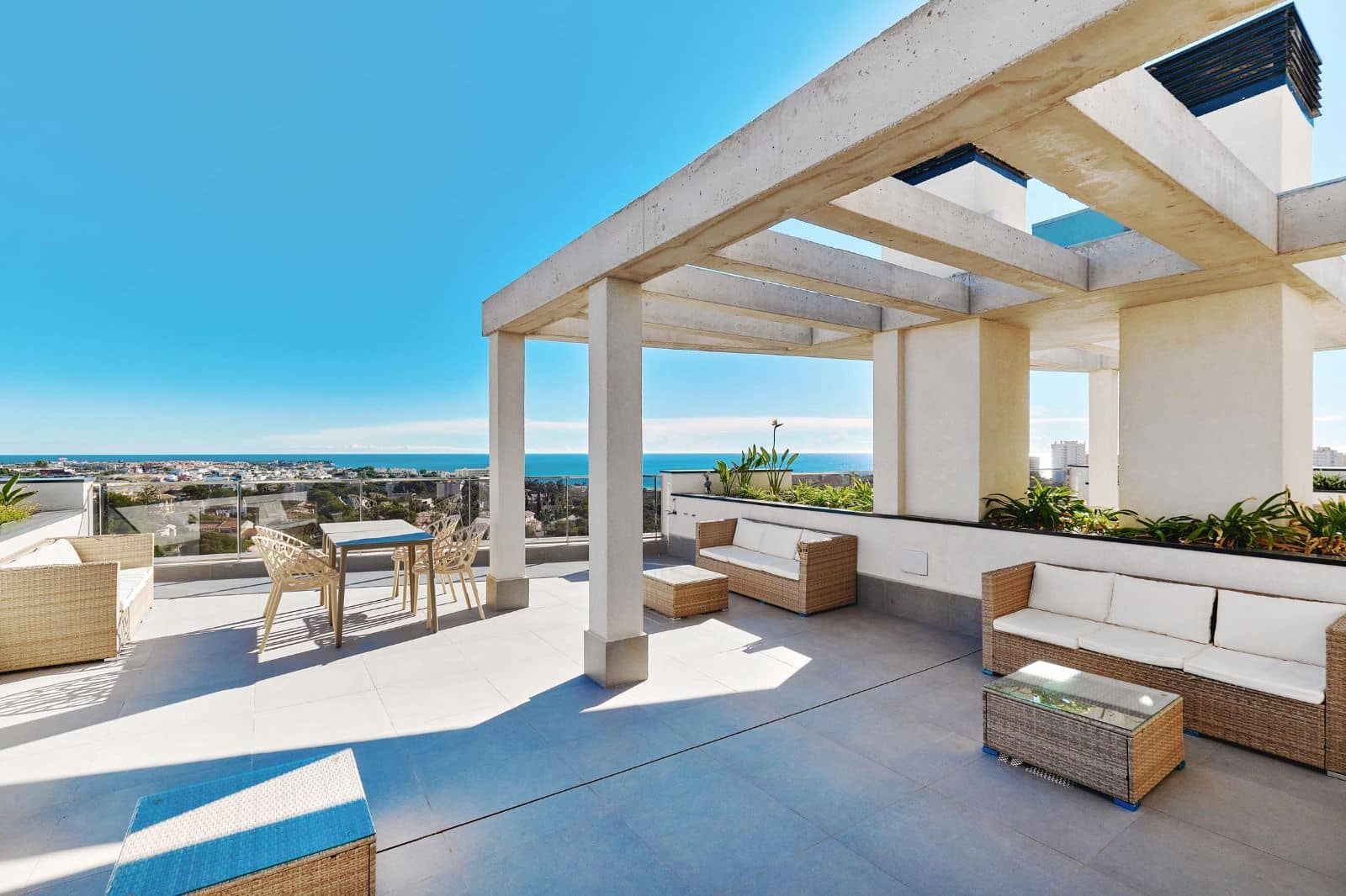 3 soverom Leilighet til leie i Dehesa de Campoamor med svømmebasseng garasje - € 1 800 (Ref: 9636414)