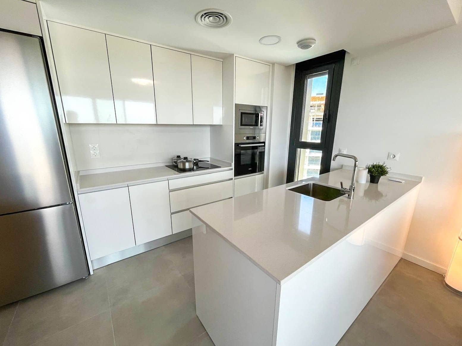 3 soverom Leilighet til leie i Dehesa de Campoamor med svømmebasseng garasje - € 1 800 (Ref: 9636414)