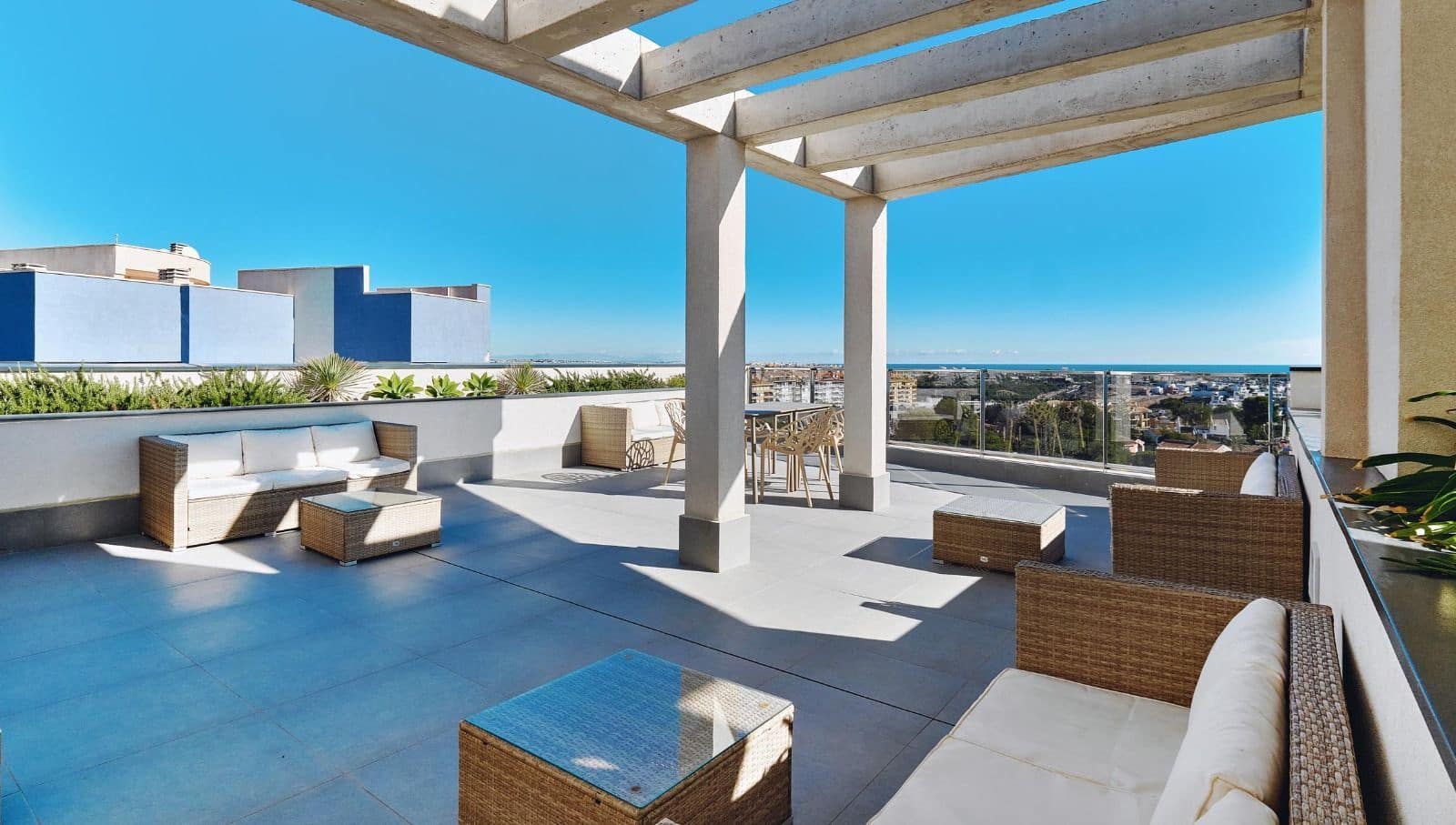 3 soverom Leilighet til leie i Dehesa de Campoamor med svømmebasseng garasje - € 1 800 (Ref: 9636414)