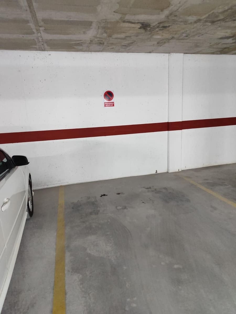 Appartement de 1 chambre à louer à Torrevieja avec piscine garage - 750 € (Ref: 9643727)