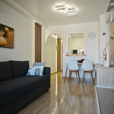 Appartement de 1 chambre à louer à Torrevieja avec piscine garage - 750 € (Ref: 9643727)