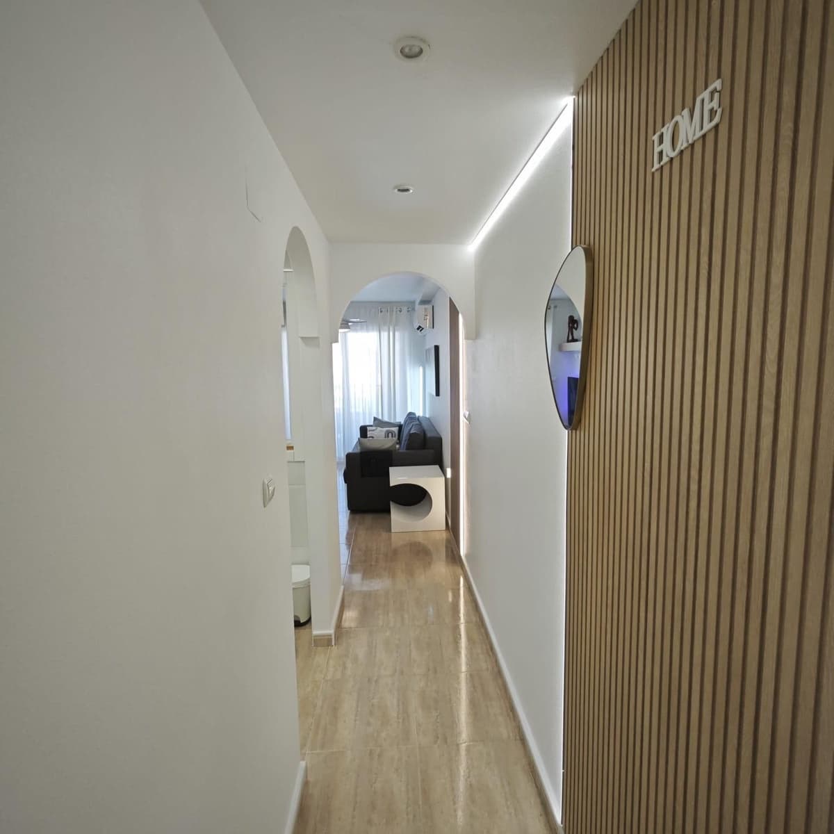 Appartement de 1 chambre à louer à Torrevieja avec piscine garage - 750 € (Ref: 9643727)