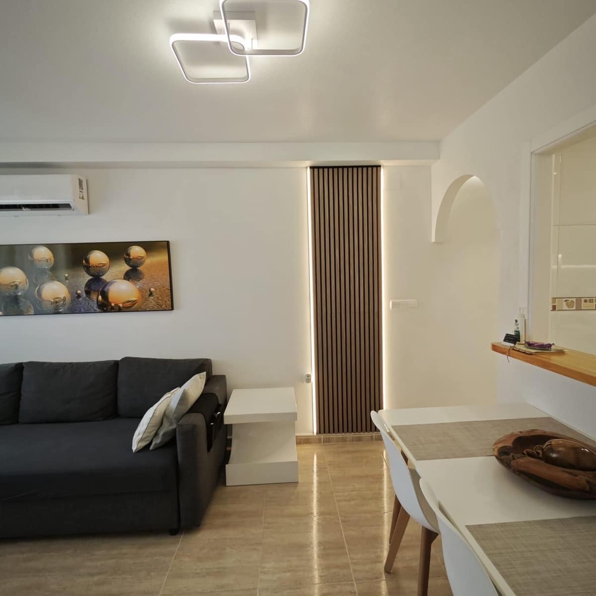 Appartement de 1 chambre à louer à Torrevieja avec piscine garage - 750 € (Ref: 9643727)