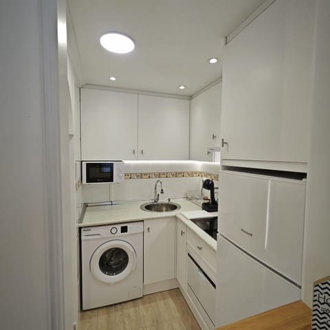 Appartement de 1 chambre à louer à Torrevieja avec piscine garage - 750 € (Ref: 9643727)