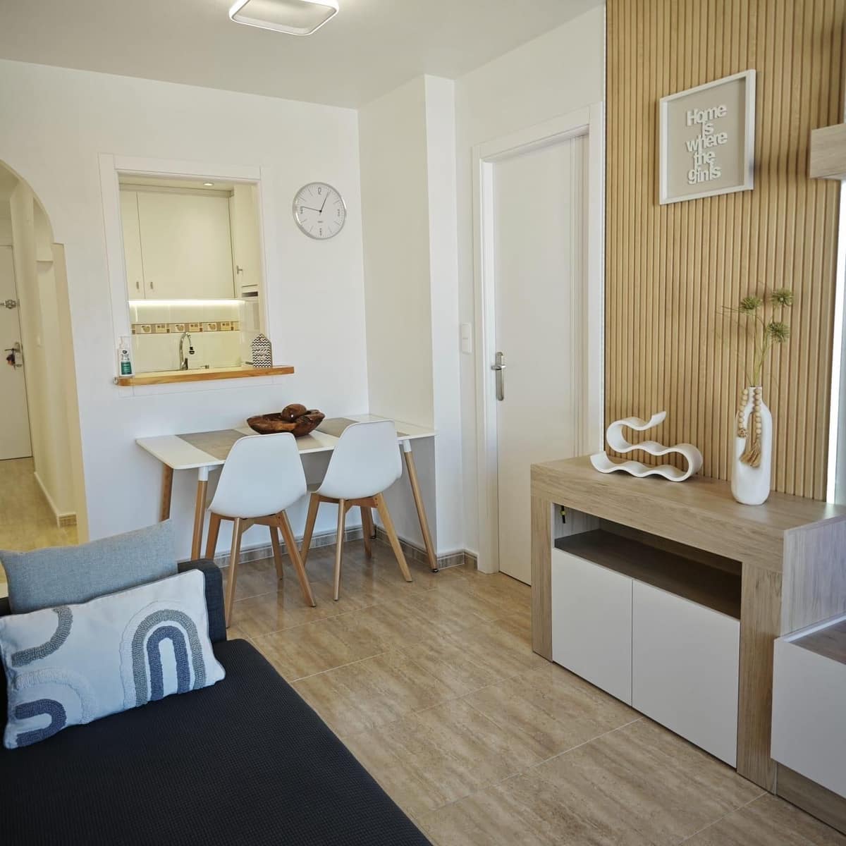 Appartement de 1 chambre à louer à Torrevieja avec piscine garage - 750 € (Ref: 9643727)