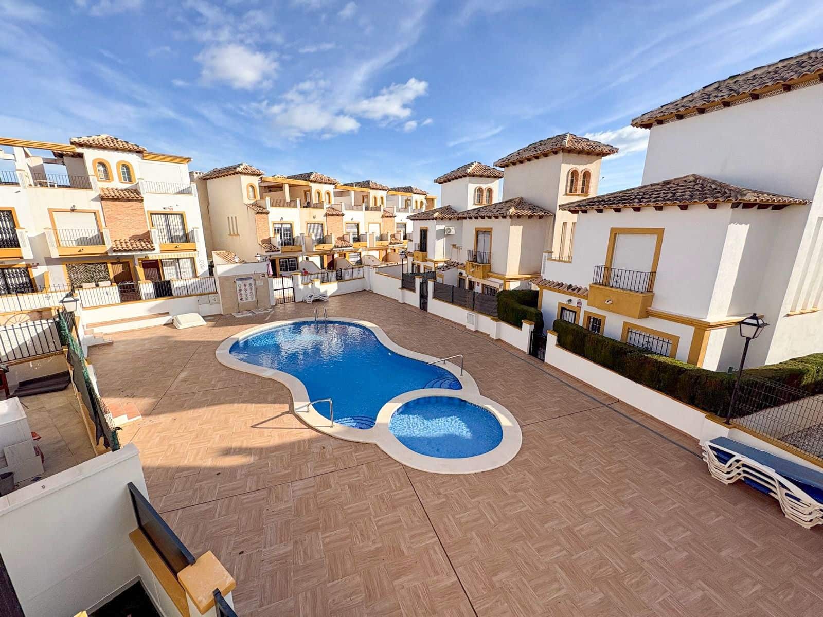 Villa/Maison de 3 chambres à louer à Orihuela Costa - 1 700 € (Ref: 9643729)