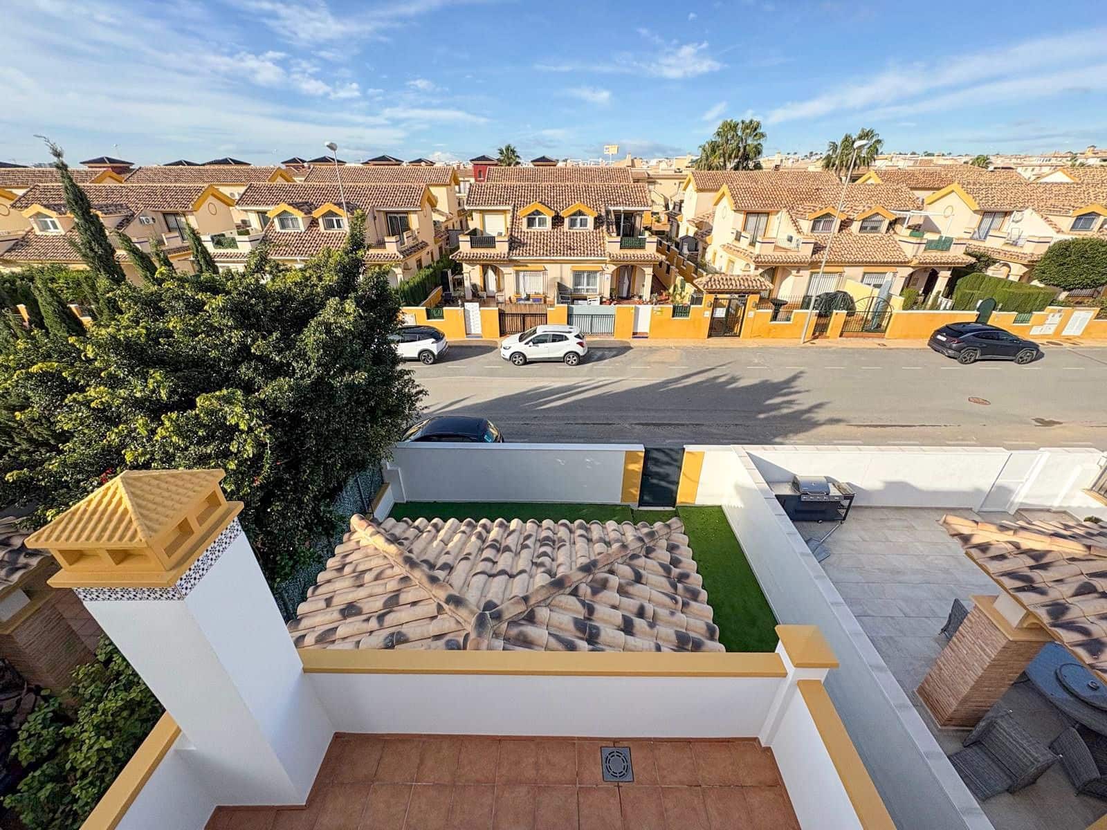 Villa/Maison de 3 chambres à louer à Orihuela Costa - 1 700 € (Ref: 9643729)