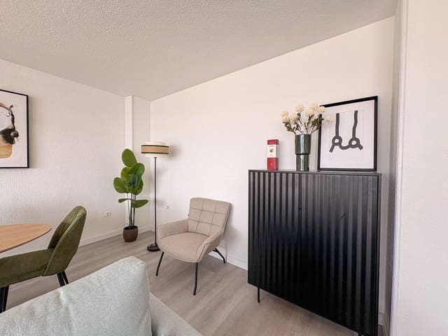 Appartement de 3 chambres à louer à Torrevieja - 1 700 € (Ref: 9647669)