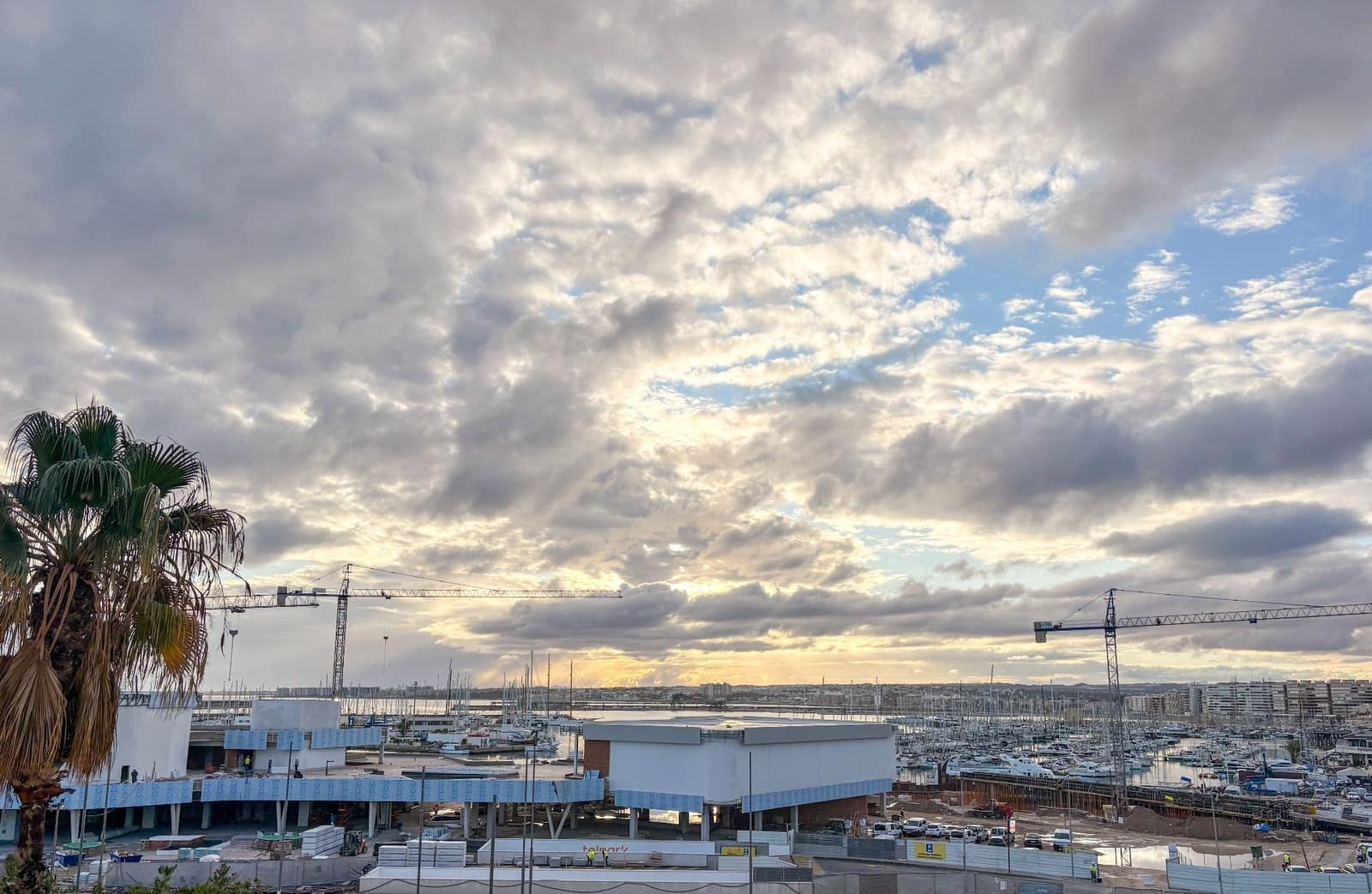 Appartement de 3 chambres à louer à Torrevieja - 1 700 € (Ref: 9647669)