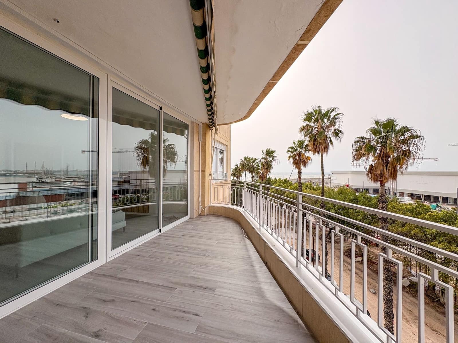 Appartement de 3 chambres à louer à Torrevieja - 1 700 € (Ref: 9647669)