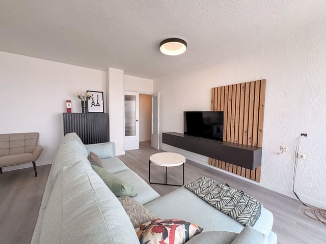 Appartement de 3 chambres à louer à Torrevieja - 1 700 € (Ref: 9647669)