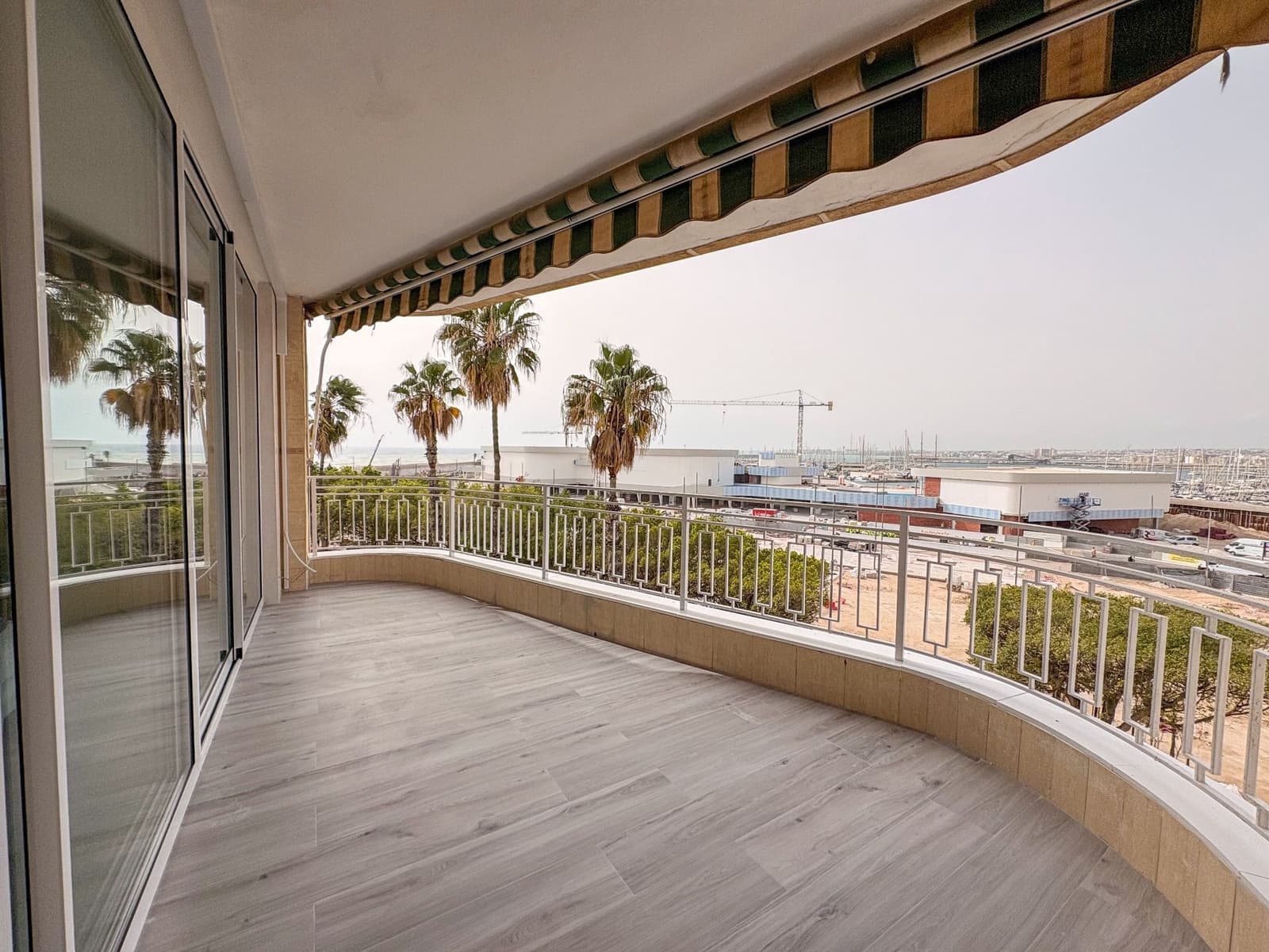 Appartement de 3 chambres à louer à Torrevieja - 1 700 € (Ref: 9647669)