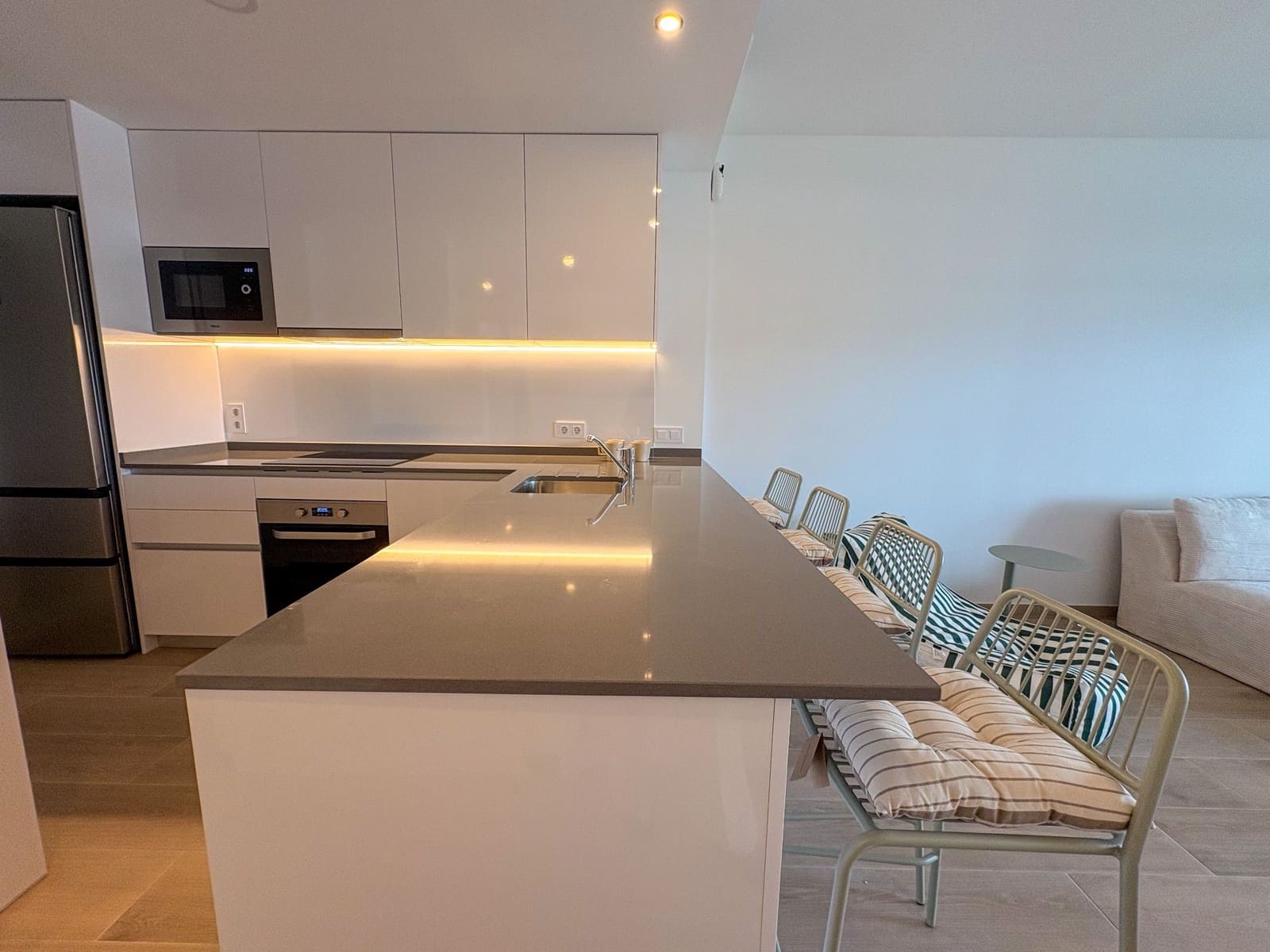 2 camera da letto Appartamento da affittare in Torrevieja con piscina garage - 2.200 € (Rif: 9647670)