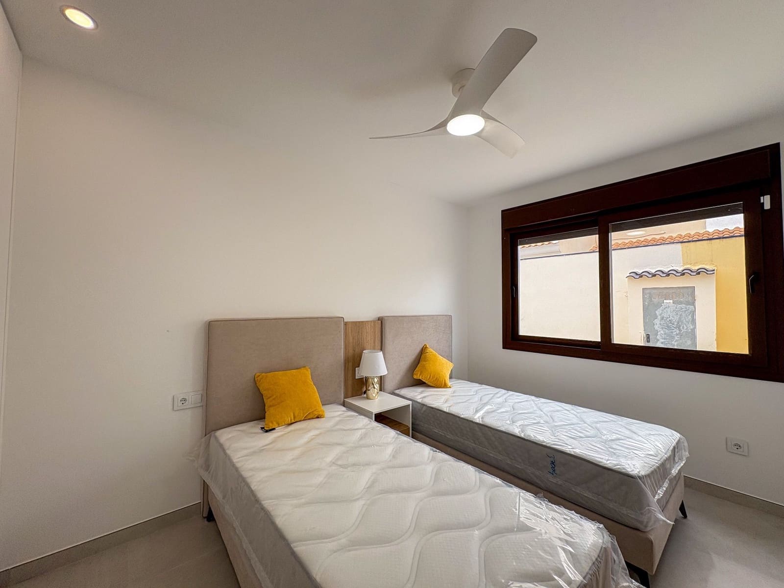 Chalet de 3 habitaciones en Pilar de la Horadada en alquiler con piscina garaje - 2.600 € (Ref: 9651213)