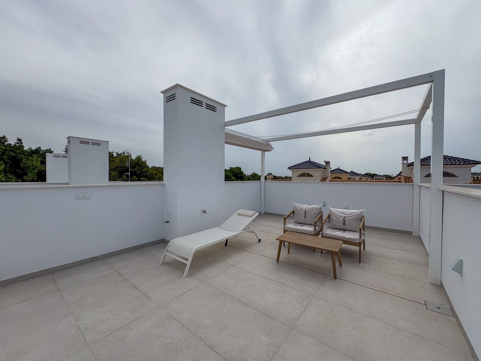 Chalet de 3 habitaciones en Pilar de la Horadada en alquiler con piscina garaje - 2.600 € (Ref: 9651213)