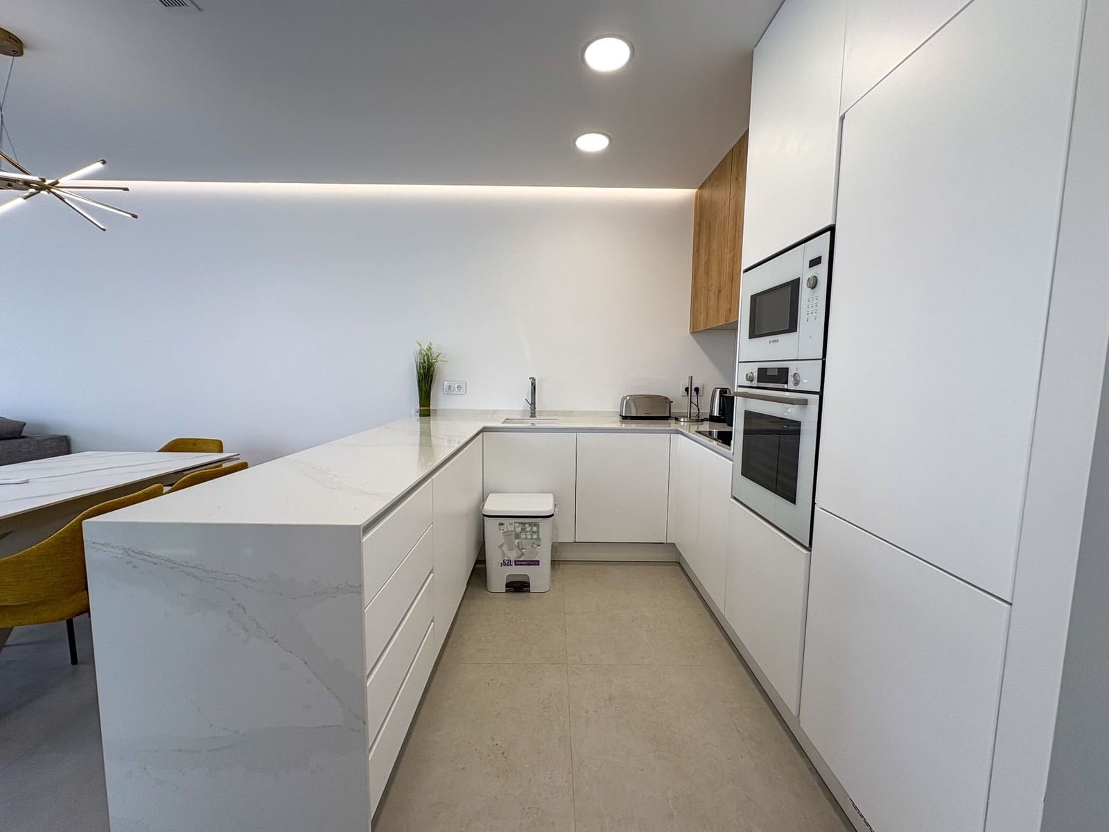 Chalet de 3 habitaciones en Pilar de la Horadada en alquiler con piscina garaje - 2.600 € (Ref: 9651213)