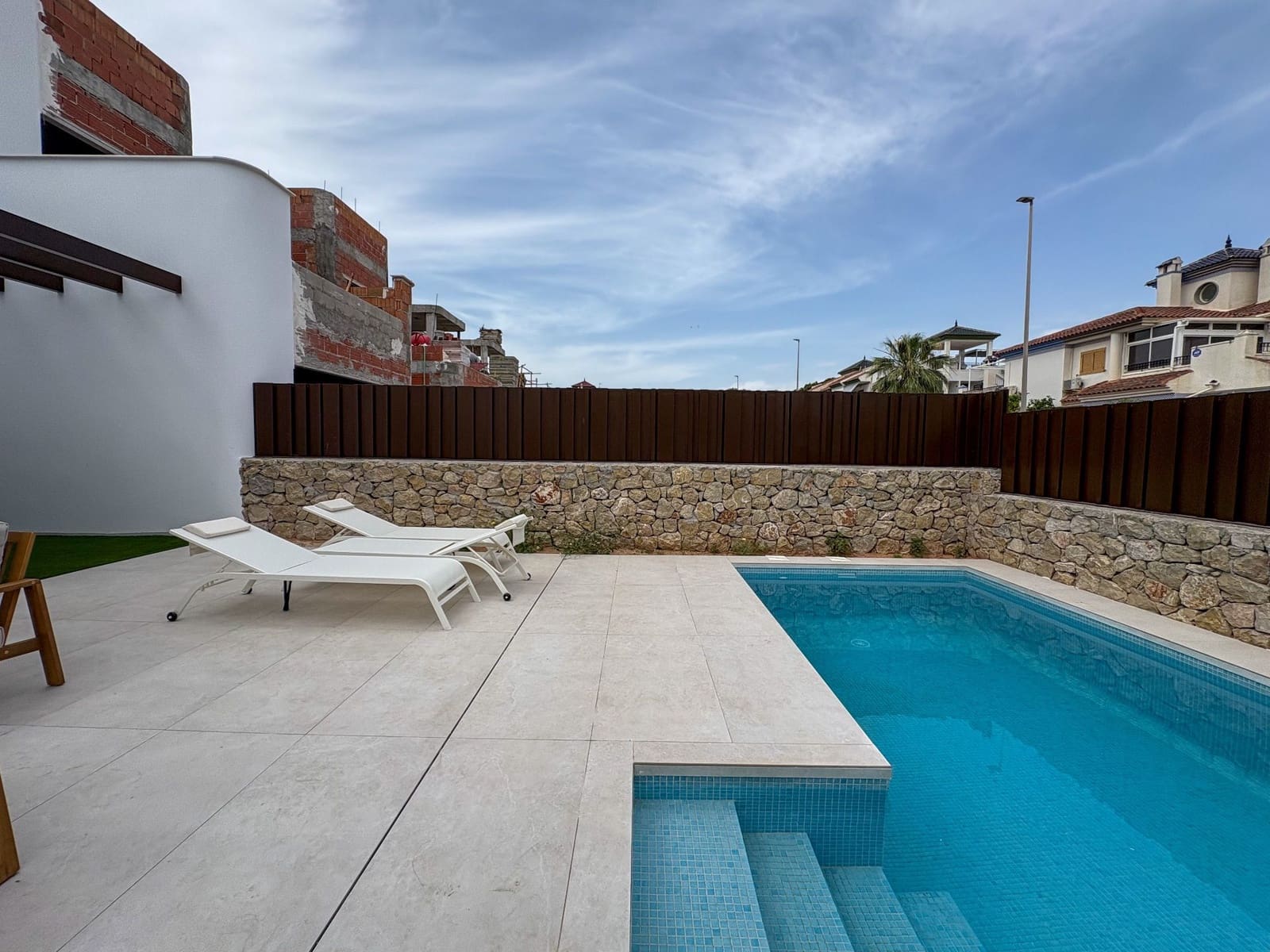 Chalet de 3 habitaciones en Pilar de la Horadada en alquiler con piscina garaje - 2.600 € (Ref: 9651213)