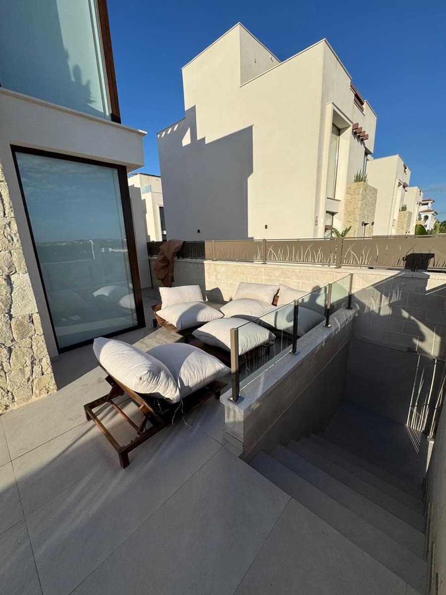 3 Zimmer Villa zu vermieten in Ciudad Quesada mit Pool Garage - 2.400 € (Ref: 9658294)