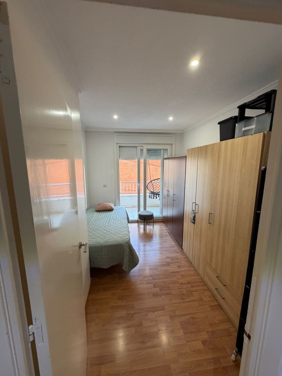 2 slaapkamer Flat te huur in Torrevieja - € 850 (Ref: 9658295)