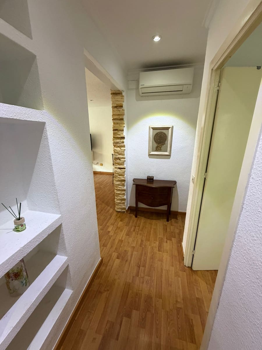 2 slaapkamer Flat te huur in Torrevieja - € 850 (Ref: 9658295)
