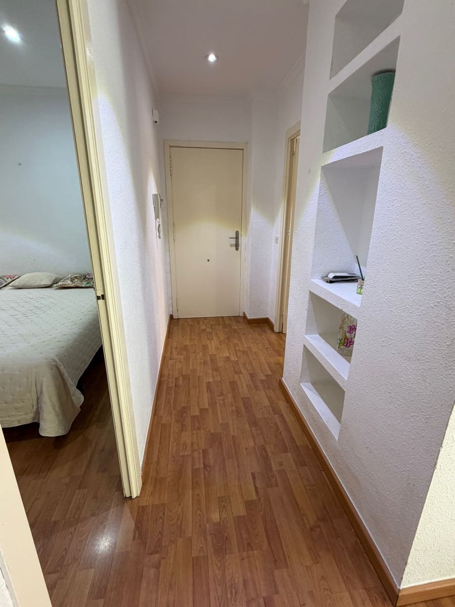 2 slaapkamer Flat te huur in Torrevieja - € 850 (Ref: 9658295)