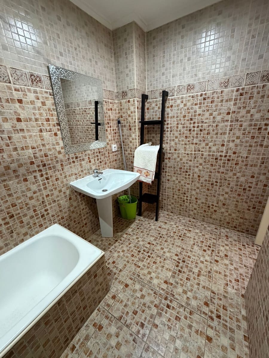 2 slaapkamer Flat te huur in Torrevieja - € 850 (Ref: 9658295)