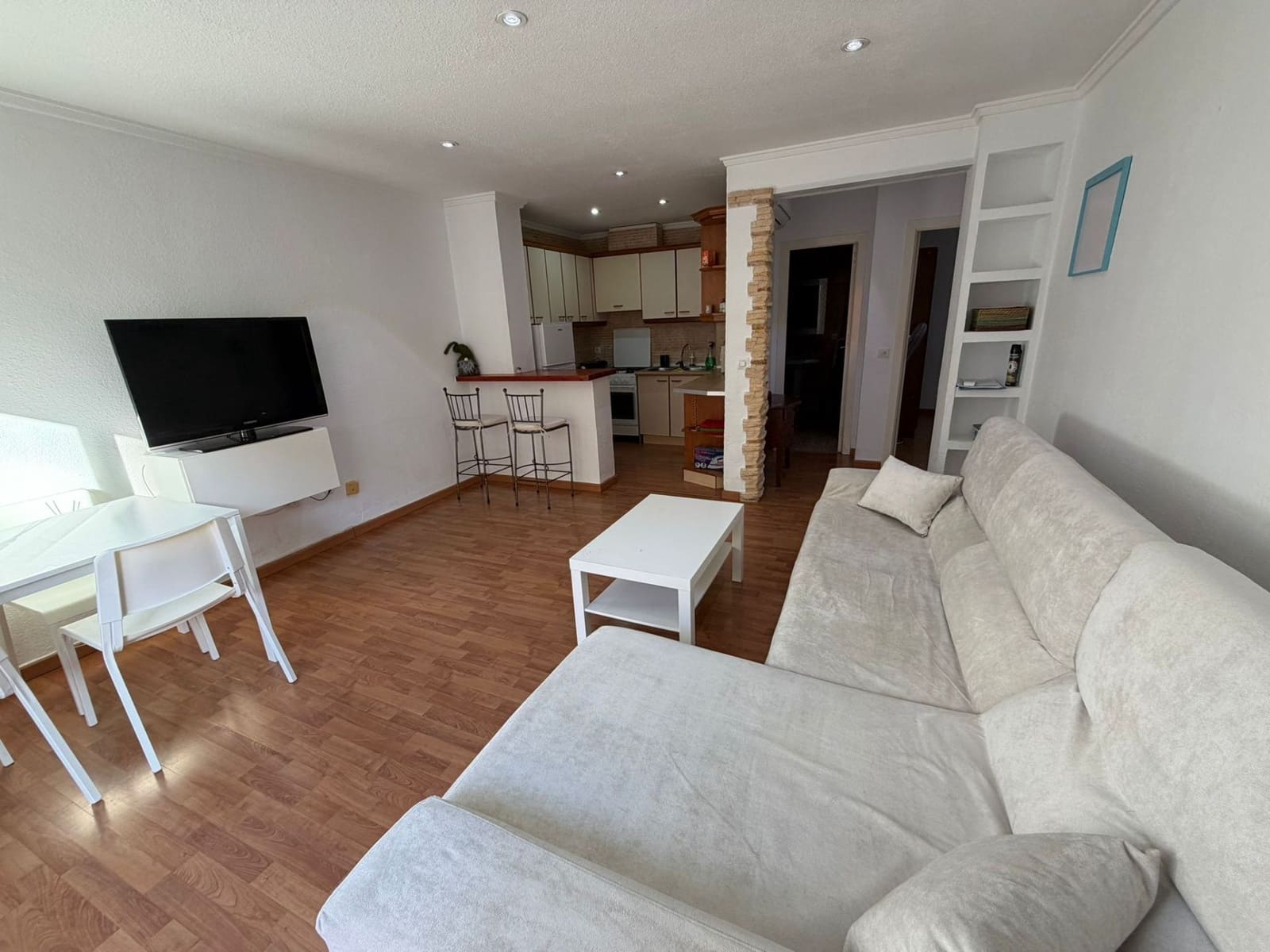 2 slaapkamer Flat te huur in Torrevieja - € 850 (Ref: 9658295)