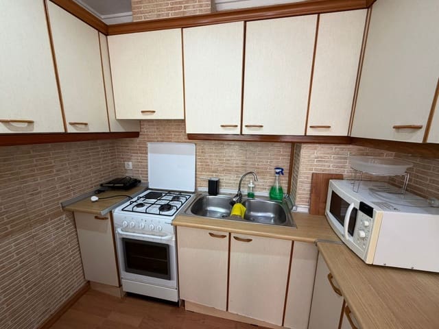 2 soverom Leilighet til leie i Torrevieja - € 850 (Ref: 9658295)