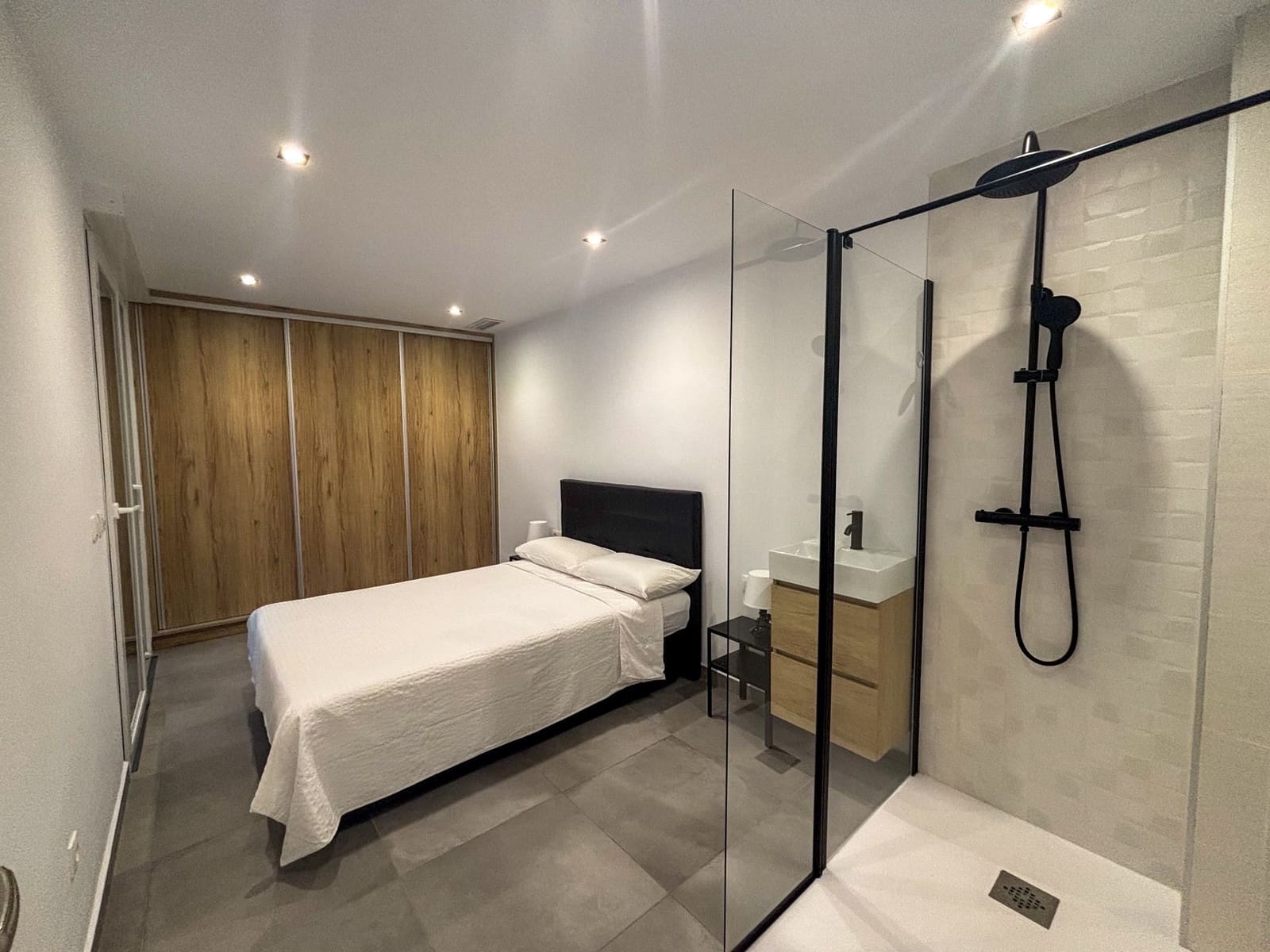 Appartement de 3 chambres à louer à Torrevieja - 1 150 € (Ref: 9665886)