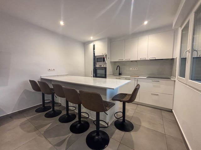 Appartement de 3 chambres à louer à Torrevieja - 1 150 € (Ref: 9665886)