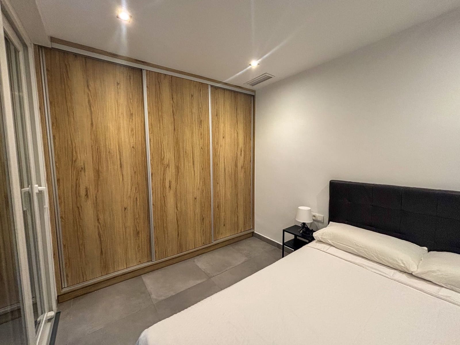 Appartement de 3 chambres à louer à Torrevieja - 1 150 € (Ref: 9665886)