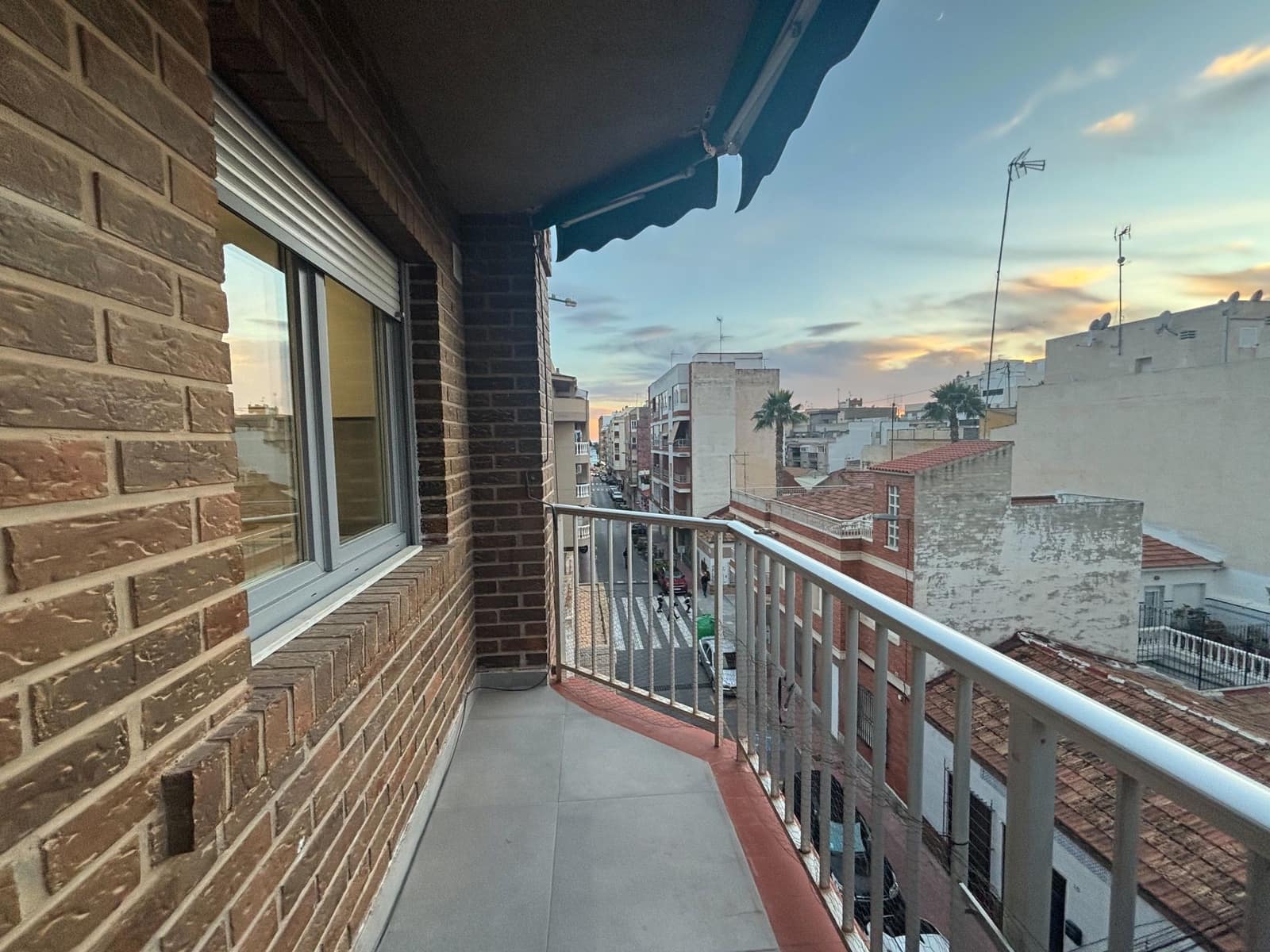 Appartement de 3 chambres à louer à Torrevieja - 1 150 € (Ref: 9665886)