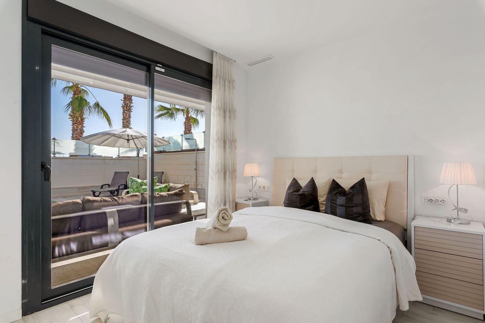 3 sovrum Villa att hyra i Orihuela Costa med pool garage - 3 500 € (Ref: 9669913)