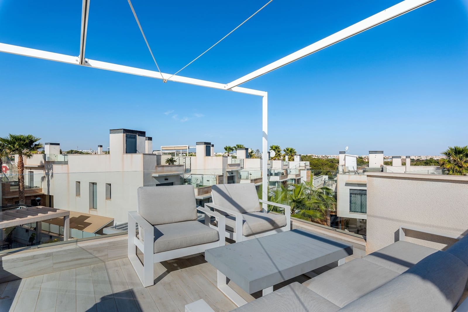 3 sovrum Villa att hyra i Orihuela Costa med pool garage - 3 500 € (Ref: 9669913)