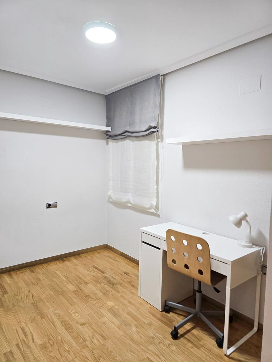 Appartement de 3 chambres à louer à Torrevieja - 850 € (Ref: 9676728)