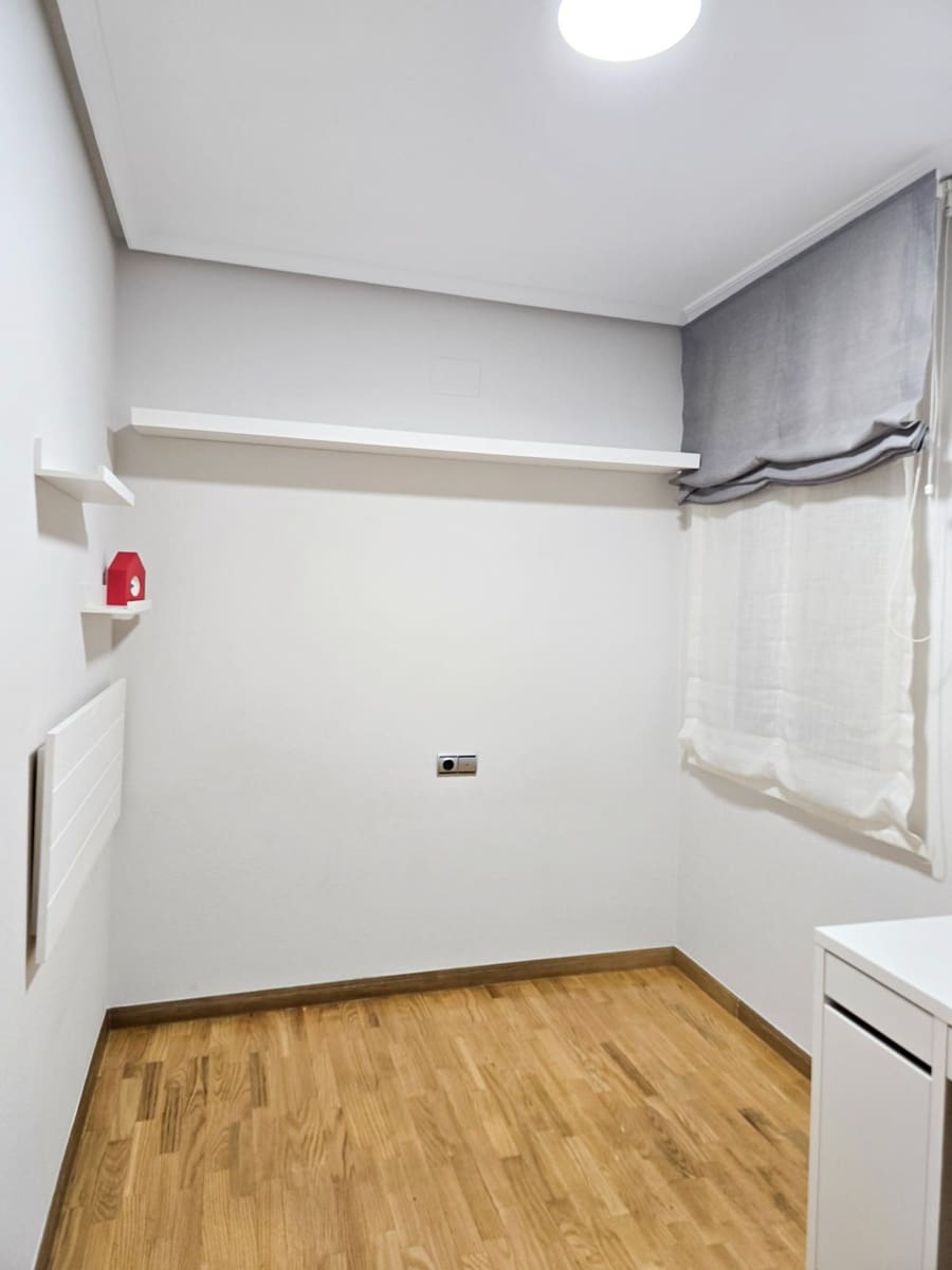 Appartement de 3 chambres à louer à Torrevieja - 850 € (Ref: 9676728)