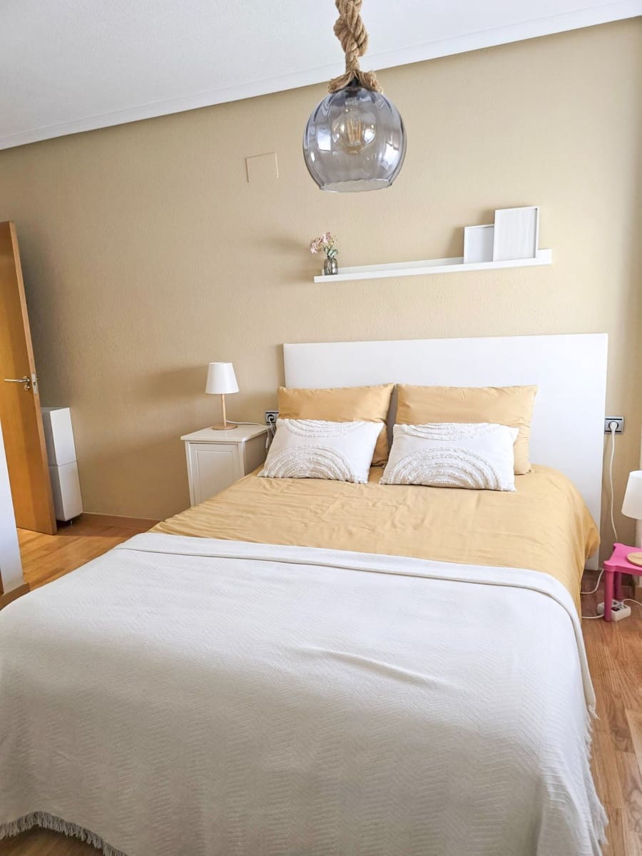 Appartement de 3 chambres à louer à Torrevieja - 850 € (Ref: 9676728)