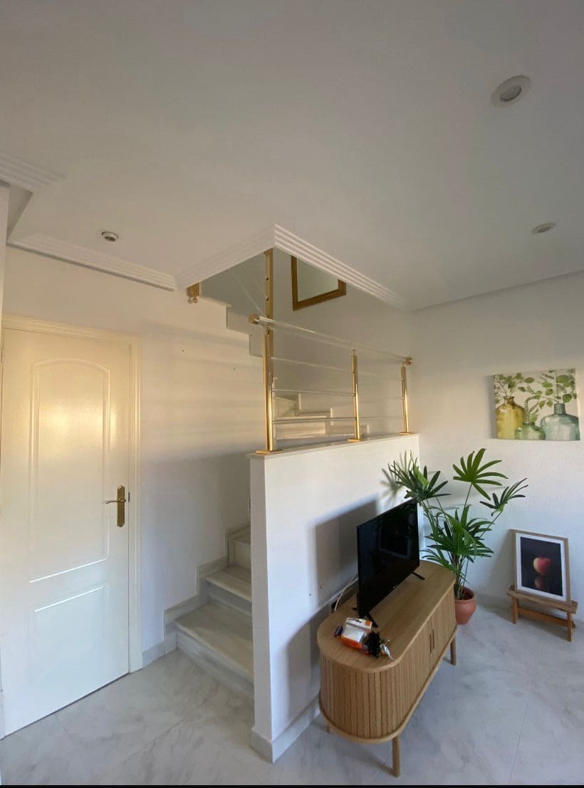 2 bedroom Villa for rent in Torrevieja with pool - € 900 (Ref: 9676729)