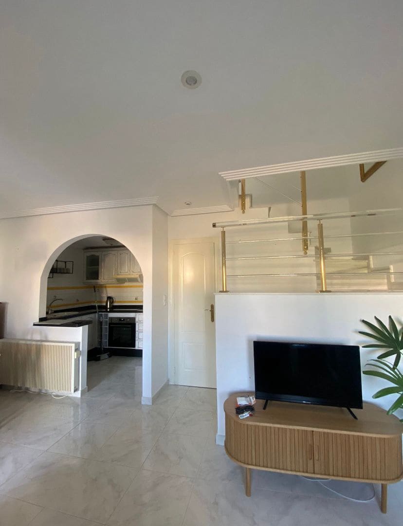 2 bedroom Villa for rent in Torrevieja with pool - € 900 (Ref: 9676729)